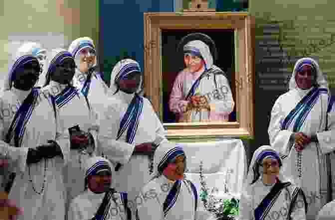 Mother Teresa Surrounded By Missionaries Of Charity Sisters A Biography On The Life Times Of Mother Teresa (Bite Sized Biographies 4)