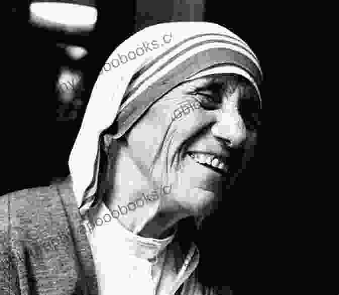 Young Mother Teresa Smiling In Black And White A Biography On The Life Times Of Mother Teresa (Bite Sized Biographies 4)